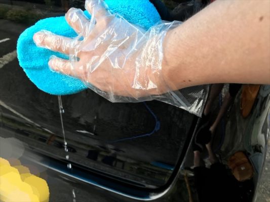洗車する　ウォータースポットができないように注意！